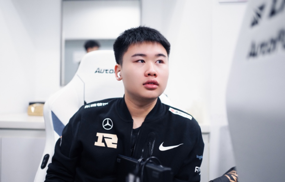 RNG力克BLG,369操刀奇招英雄翻盘激烈交锋小组赛,引爆全场热议 RNG力克BLG,369操刀奇招英雄翻盘激烈交锋小组赛,引爆全场热议