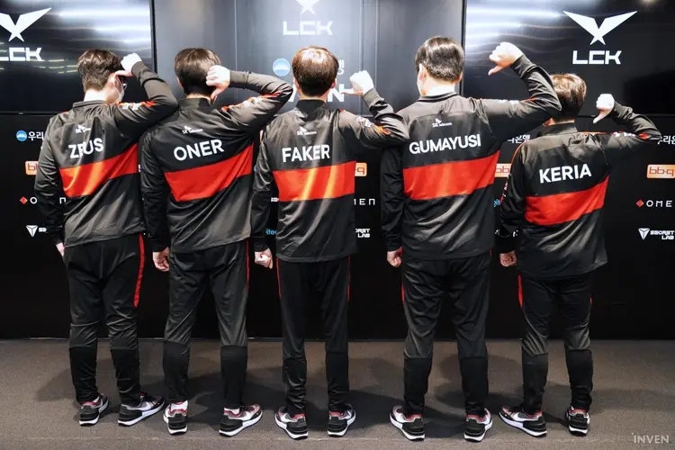 KT横扫C9,Keria团战一打五焦点之战入围赛,技惊四座 KT横扫C9,Keria团战一打五焦点之战入围赛,技惊四座