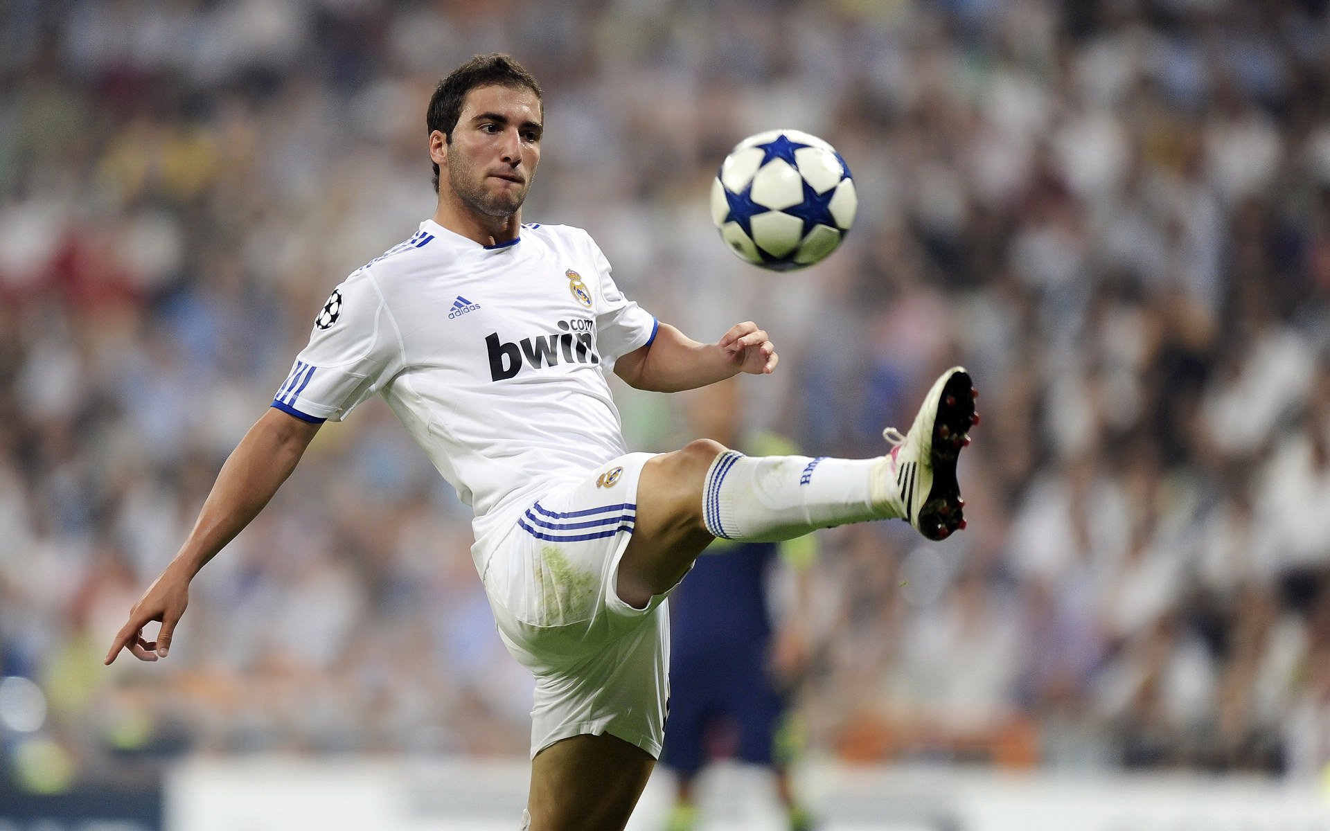 阿什拉夫关键节点连续得分,比利亚雷亚尔对阵AC米兰的制胜时刻与战术启示